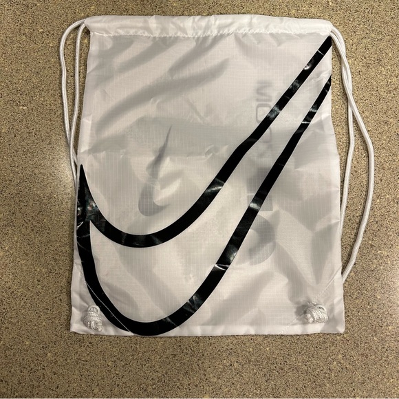 Nike drawstring backpack - Picture 3 of 3